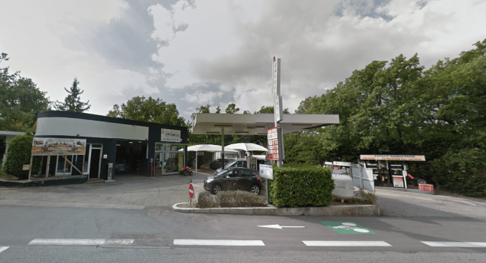 mr-beans-holiday-petrol-station-sv.PNG
