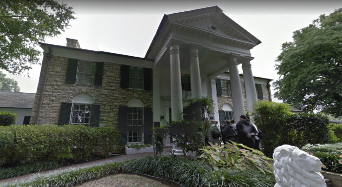 elvis-presleys-graceland-mansion-4.PNG