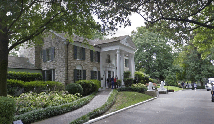 elvis-presleys-graceland-mansion-5.PNG