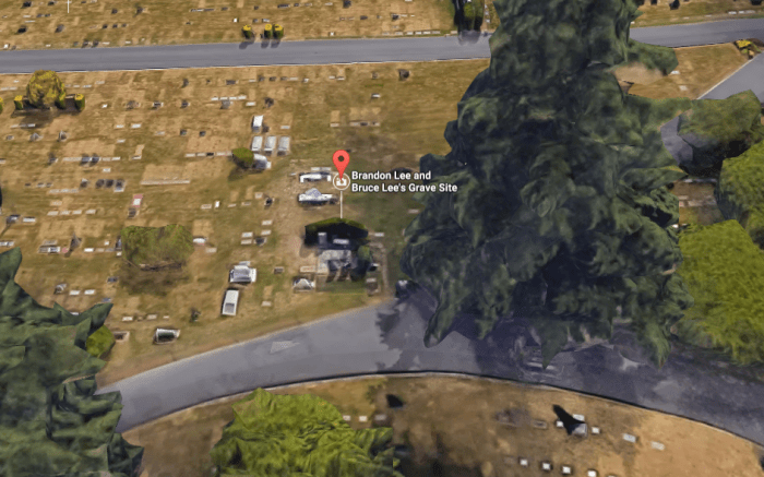 brandon-and-bruce-lees-grave.PNG