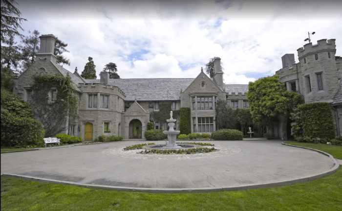 the-playboy-mansion-locationsv.PNG