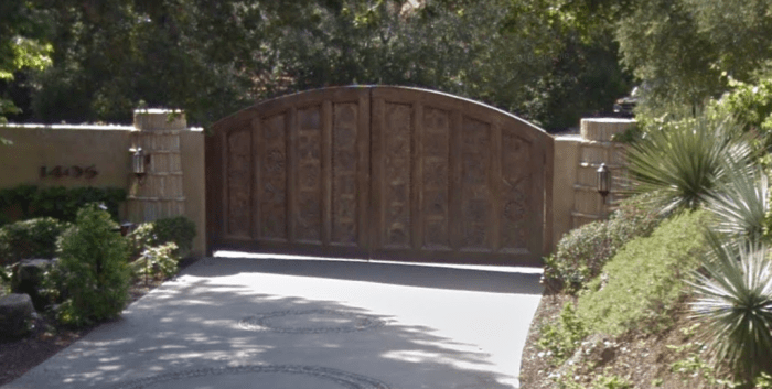 will-smiths-house-gate.PNG