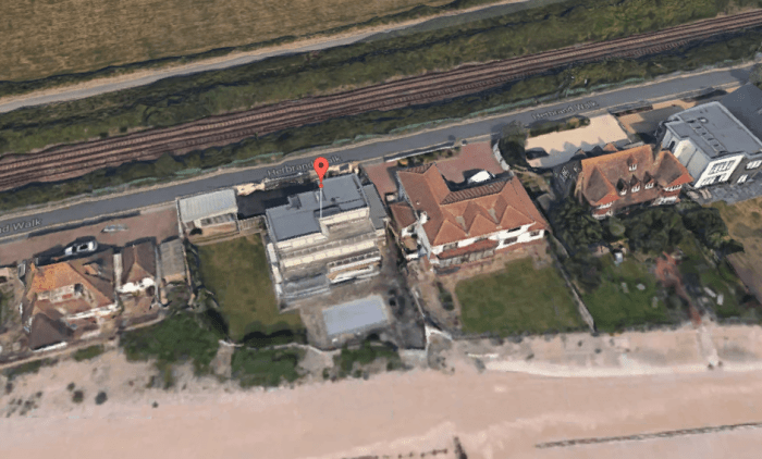 graham-nortons-beach-house