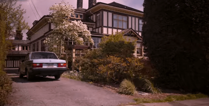 dangerous-lies-mansion