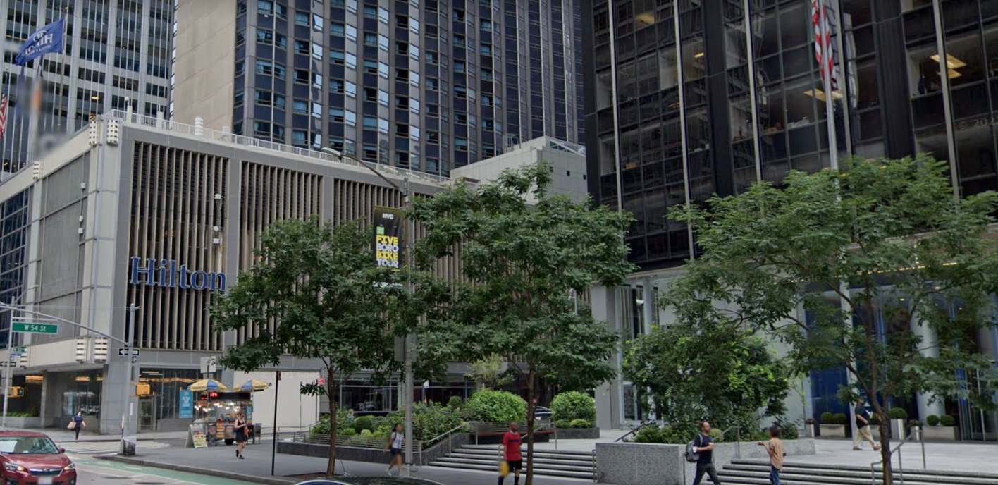 spiderman rescues Gwen